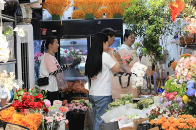 兰溪门花卉市场“520”鲜花销售高峰 新“花”样引领礼品花卉新潮流